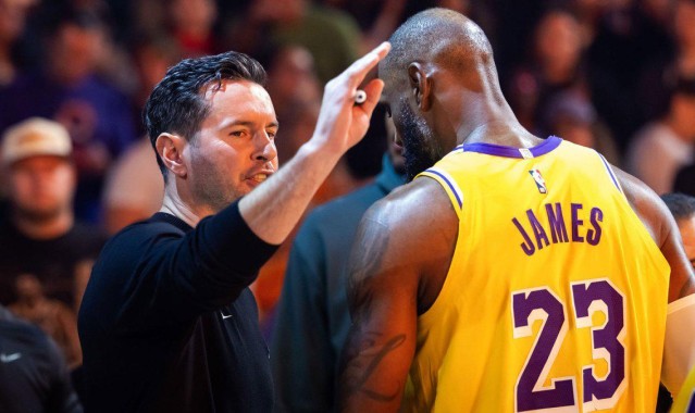 澳彩图库开奖-心态崩了，湖人队再次输给国王队后，主教练雷迪克明显感到恼火